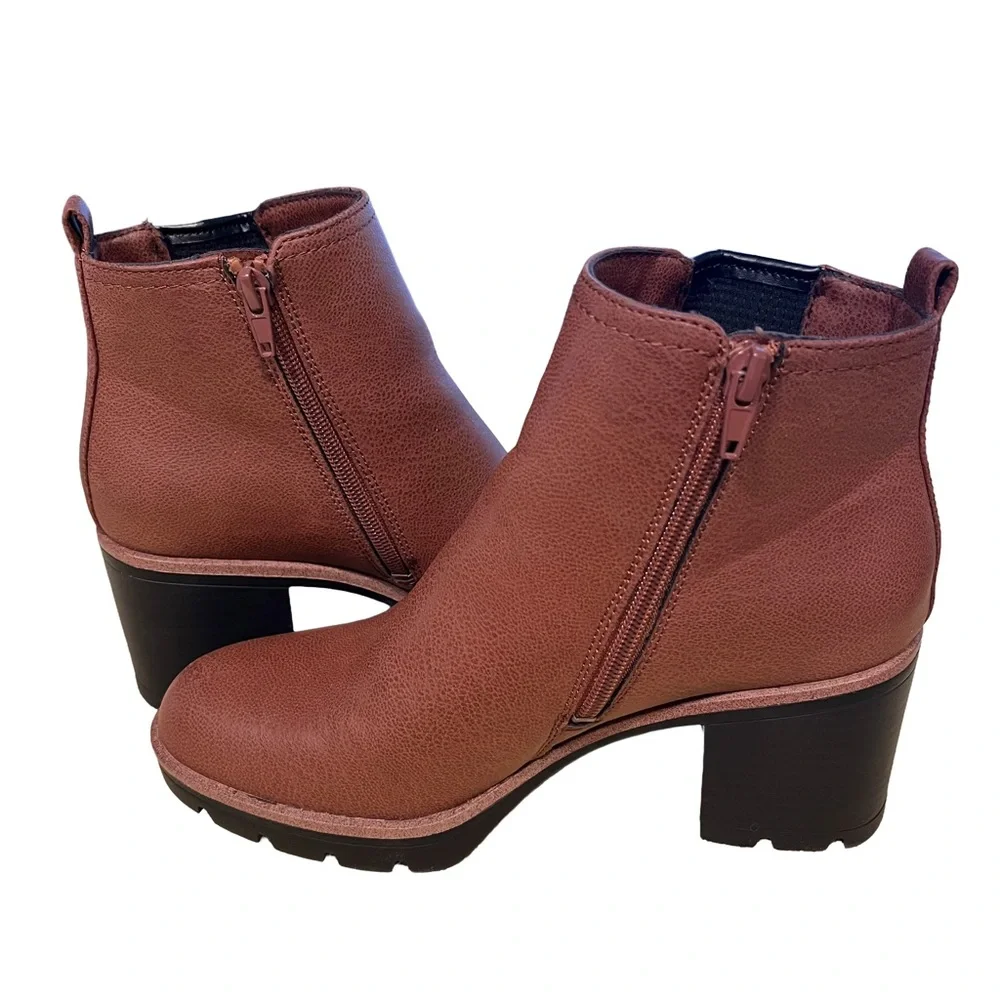 NEW Naturalizer MadalynnGore Brown Lug Ankle Boots Women Sz 7.5 Water Repellent
